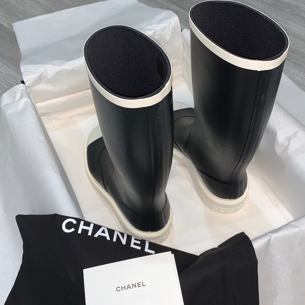 AUTHENTIC 2025 CHANEL Black and Cream Logo Rain Boots BRAND NEW 37 receipt - Picture 10 of 17